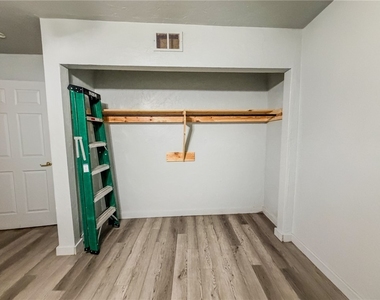 548 Hansen Ave - Photo Thumbnail 16