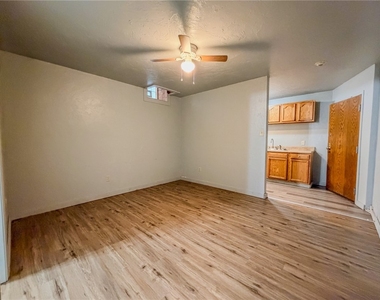 548 Hansen Ave - Photo Thumbnail 9