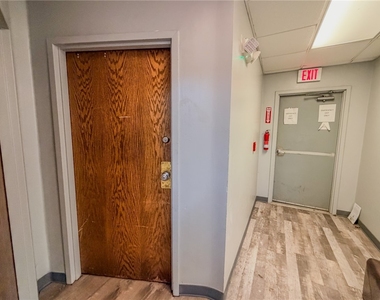 548 Hansen Ave - Photo Thumbnail 1