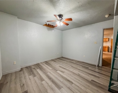 548 Hansen Ave - Photo Thumbnail 15