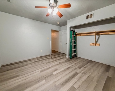 548 Hansen Ave - Photo Thumbnail 14