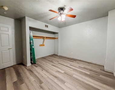 548 Hansen Ave - Photo Thumbnail 13