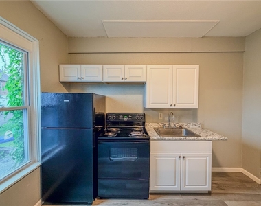 548 Hansen Ave - Photo Thumbnail 3