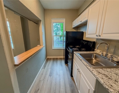 548 Hansen Ave - Photo Thumbnail 4
