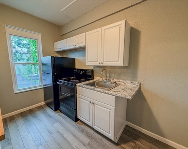 548 Hansen Ave - Photo Thumbnail 2