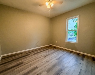 548 Hansen Ave - Photo Thumbnail 13