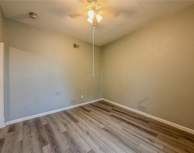 548 Hansen Ave - Photo Thumbnail 16