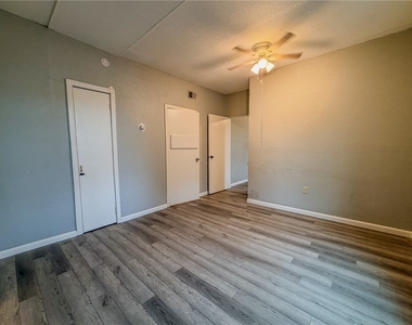 548 Hansen Ave - Photo Thumbnail 7
