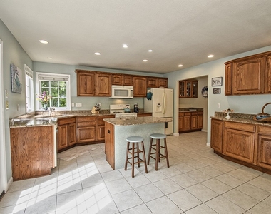 134 Chapel Harbor Dr - Photo Thumbnail 9