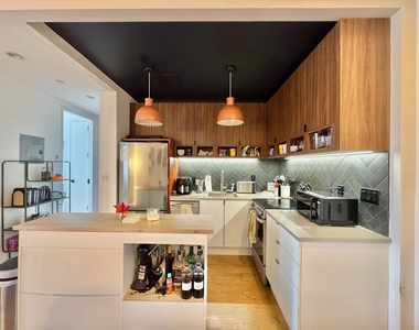 824 Lexington Avenue - Photo Thumbnail 1
