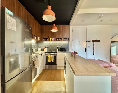 824 Lexington Avenue - Photo Thumbnail 2