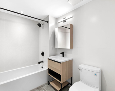 1650 Madison Avenue - Photo Thumbnail 3