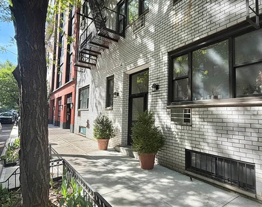 East 84th Street - Photo Thumbnail 5