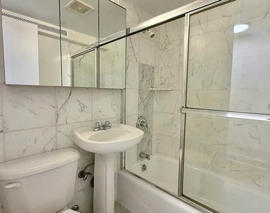 East 84th Street - Photo Thumbnail 4