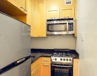 East 79th Street - Photo Thumbnail 4