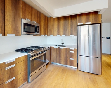 West 45th Street - Photo Thumbnail 2