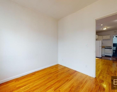 East 10th Street - Photo Thumbnail 4