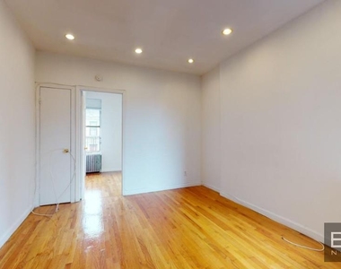 East 10th Street - Photo Thumbnail 5