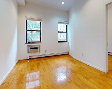 East 53rd Street - Photo Thumbnail 3