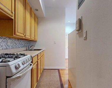 East 53rd Street - Photo Thumbnail 6