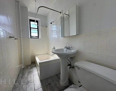 165th St - Photo Thumbnail 4
