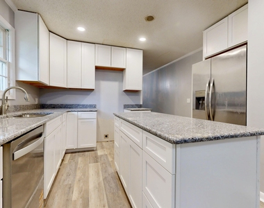 1001 Darling Avenue - Photo Thumbnail 7