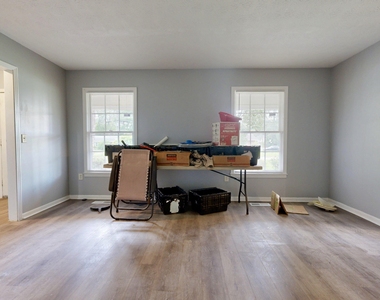 1001 Darling Avenue - Photo Thumbnail 4