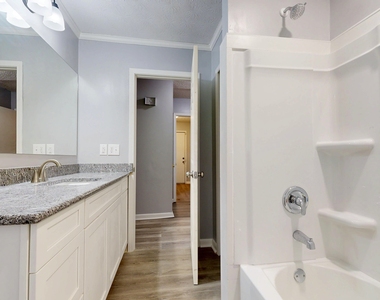 1001 Darling Avenue - Photo Thumbnail 15