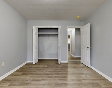 1001 Darling Avenue - Photo Thumbnail 16