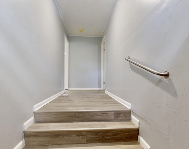 1001 Darling Avenue - Photo Thumbnail 10