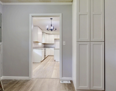 1001 Darling Avenue - Photo Thumbnail 8