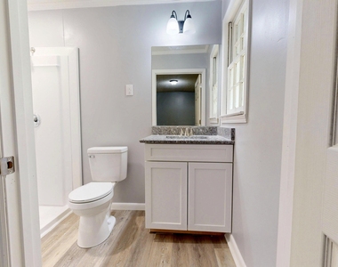1001 Darling Avenue - Photo Thumbnail 20