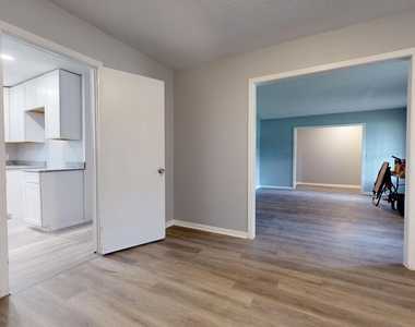 1001 Darling Avenue - Photo Thumbnail 6