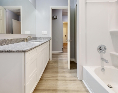 1001 Darling Avenue - Photo Thumbnail 23