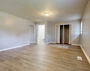 1001 Darling Avenue - Photo Thumbnail 11
