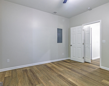 2741 Village Green Drive - Photo Thumbnail 19