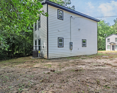 2741 Village Green Drive - Photo Thumbnail 3