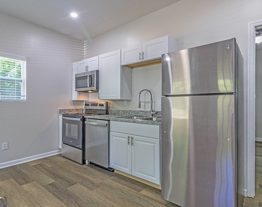 2741 Village Green Drive - Photo Thumbnail 6