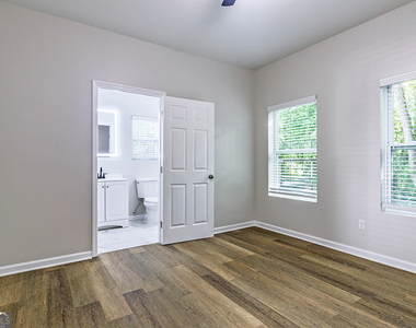 2741 Village Green Drive - Photo Thumbnail 9