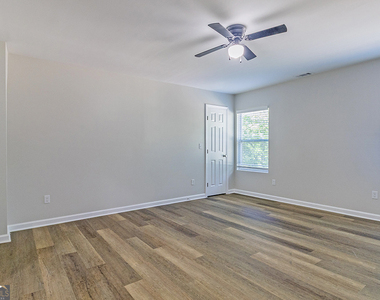 2741 Village Green Drive - Photo Thumbnail 16