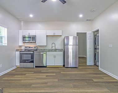 2741 Village Green Drive - Photo Thumbnail 5