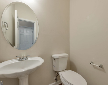 4870 W Park Circle - Photo Thumbnail 3