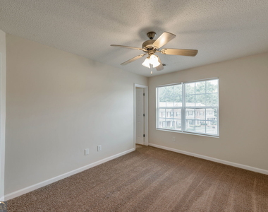 4870 W Park Circle - Photo Thumbnail 11