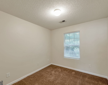 4870 W Park Circle - Photo Thumbnail 9