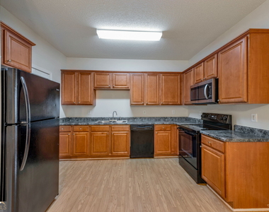 4870 W Park Circle - Photo Thumbnail 6