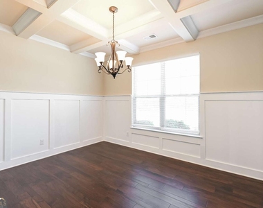 2901 Canyon Glen Way - Photo Thumbnail 2