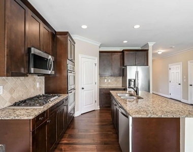 2901 Canyon Glen Way - Photo Thumbnail 3