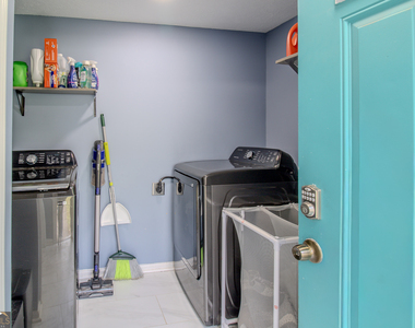 579 Lynmore Avenue - Photo Thumbnail 12