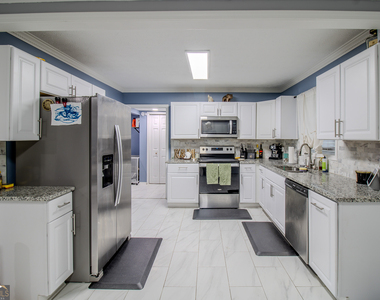 579 Lynmore Avenue - Photo Thumbnail 6