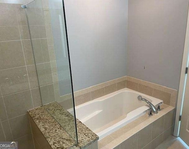 1080 Peachtree Street - Photo Thumbnail 6